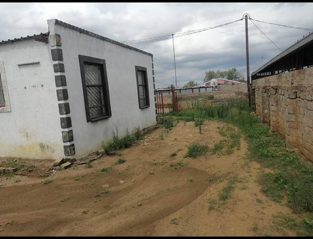 2 BEDROOM HOUSE FOR SALE IN LOTUS GARDENS